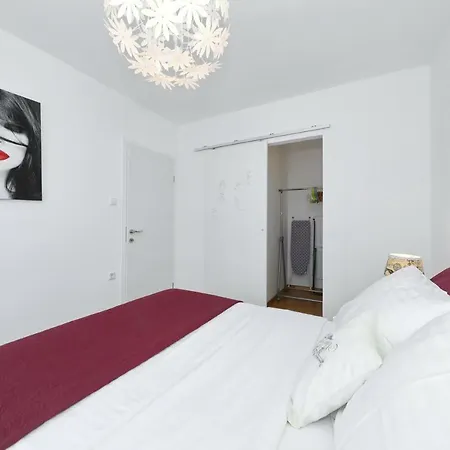 Luxury Rita, Center *