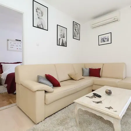 Luxury Rita, Center Апартаменты